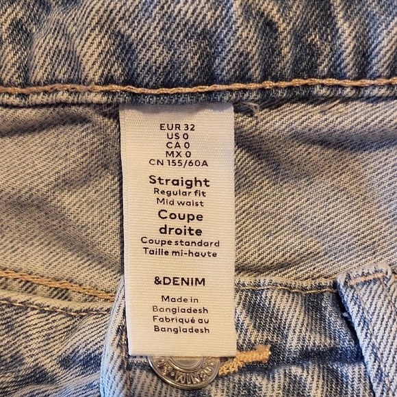 Stylish Denim Women's Straight Leg Jeans - Picture 2 of 4